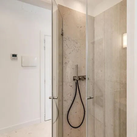 Diff'rent Souls - Luxury Gasthof