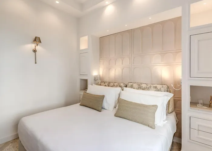 Diff'rent Souls - Luxury