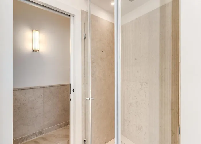 Diff'rent Souls - Luxury Gasthuis