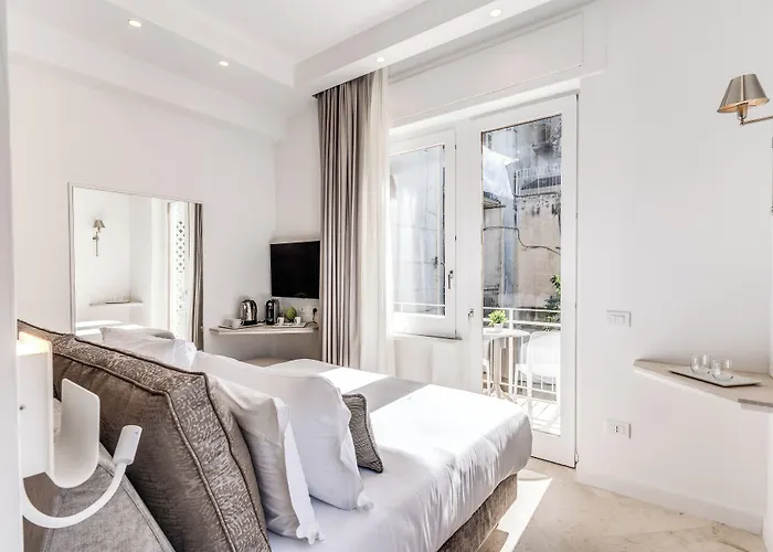 Diff'rent Souls - Luxury Pensión